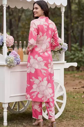 Women Floral Printed Regular Kurta with Trousers
