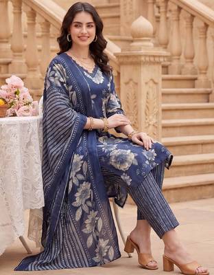 Women Floral Printed Regular Kurta with Trousers & With Dupatta 1