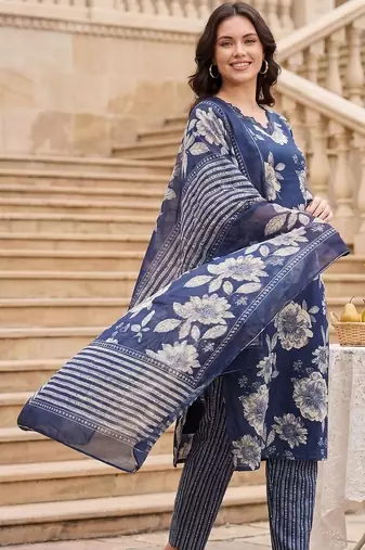 Women Floral Printed Regular Kurta with Trousers & With Dupatta