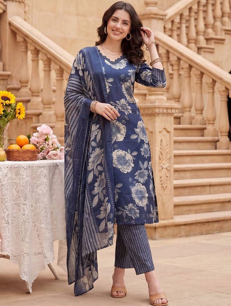 Women Floral Printed Regular Kurta with Trousers & With Dupatta