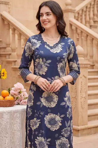 Women Floral Printed Regular Kurta with Trousers & With Dupatta