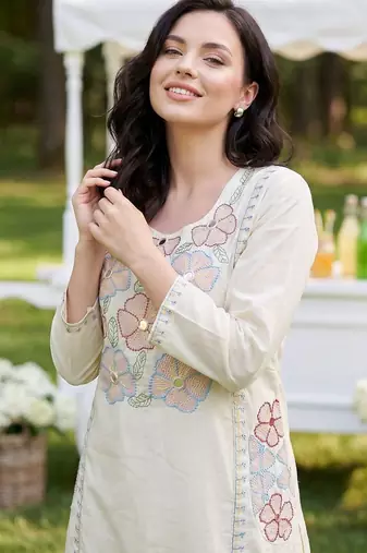 Women Floral Embroidered Regular Thread Work Pure Cotton Kurta with Trousers