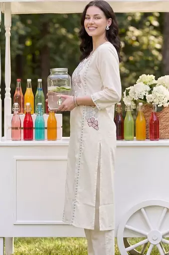 Women Floral Embroidered Regular Thread Work Pure Cotton Kurta with Trousers