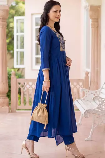 Women Ethnic Motifs Embroidered Regular Thread Work Kurta with Trousers & With Dupatta