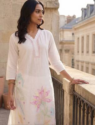 Women Floral Embroidered Regular Thread Work Kurta with Trousers & With Dupatta 2