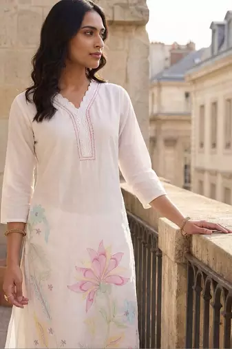 Women Floral Embroidered Regular Thread Work Kurta with Trousers & With Dupatta