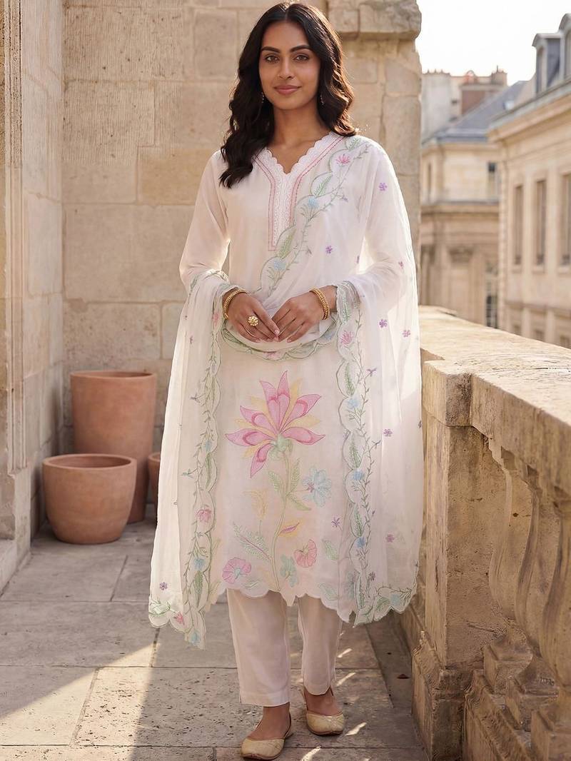 Women Floral Embroidered Regular Thread Work Kurta with Trousers & With Dupatta