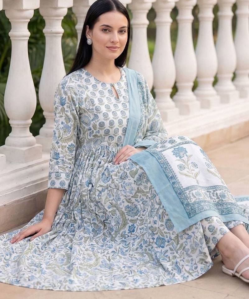 Women Floral Printed Empire  Cotton Kurta with Trousers & With Dupatta