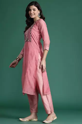 Floral Embroidered Thread Work Chanderi Silk Kurta with Trousers & With Dupatta