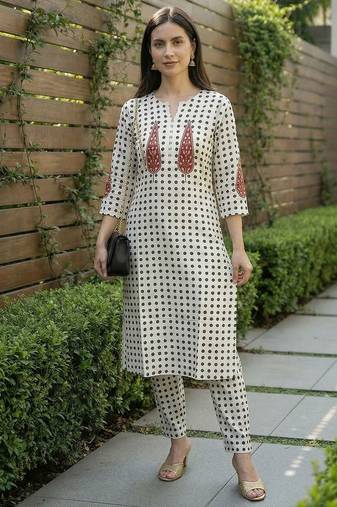 Women Printed Beads and Stones Cotton Kurta with Trousers
