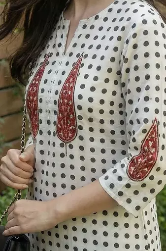 Women Printed Regular Beads and Stones  Cotton Kurta with Trousers