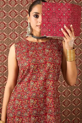 Women Ethnic Motifs Printed  Cotton Straight Kurta With Salwar Set