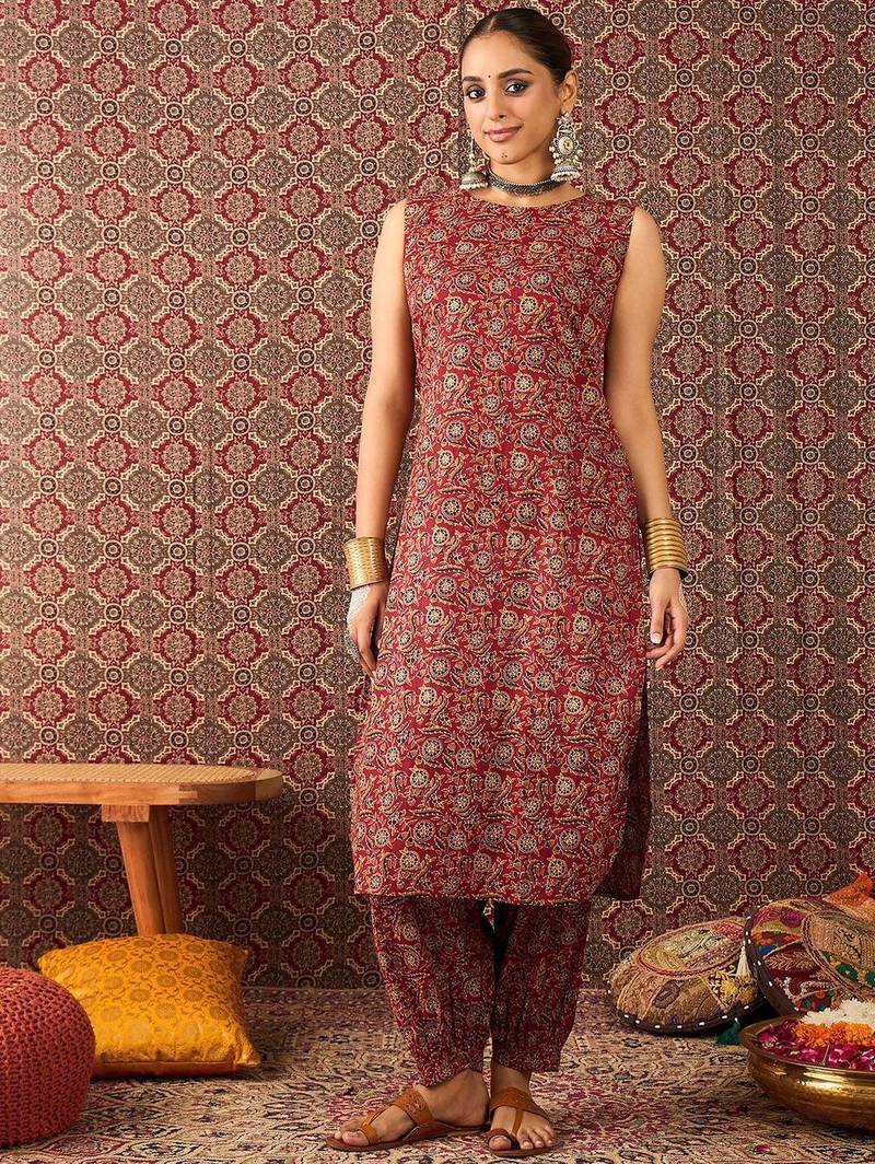 Women Ethnic Motifs Printed  Cotton Straight Kurta With Salwar Set