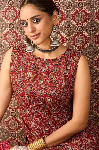 Women Ethnic Motifs Printed  Cotton Straight Kurta With Salwar Set