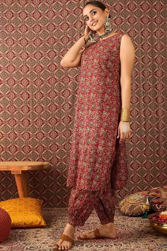 Women Ethnic Motifs Printed  Cotton Straight Kurta With Salwar Set