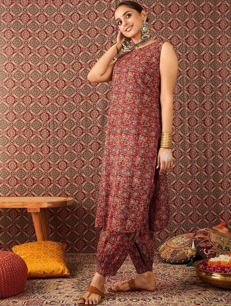 Women Ethnic Motifs Printed  Cotton Straight Kurta With Salwar Set