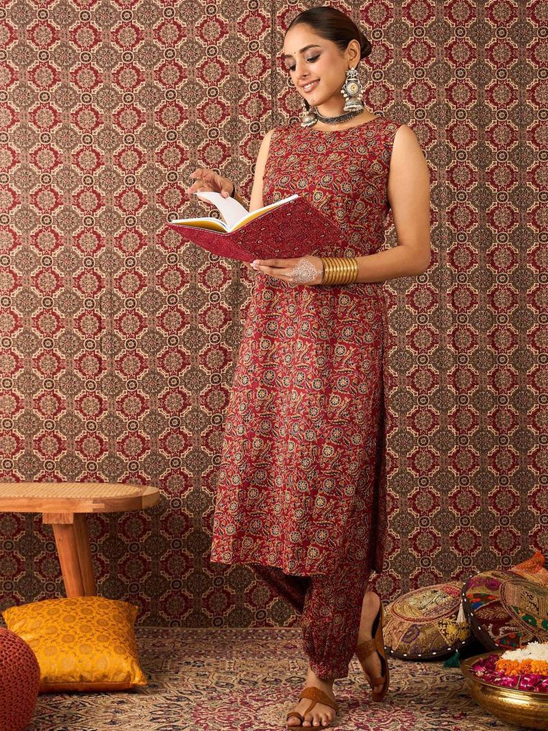 Women Ethnic Motifs Printed  Cotton Straight Kurta With Salwar Set