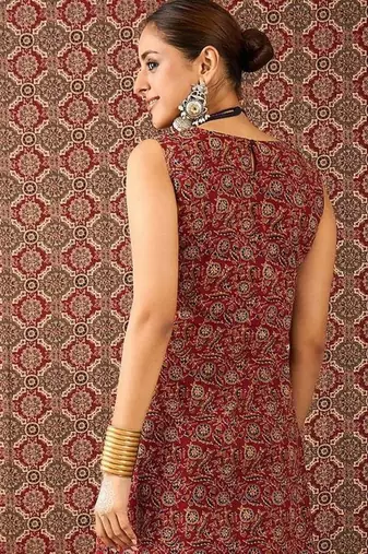 Women Ethnic Motifs Printed  Cotton Straight Kurta With Salwar Set