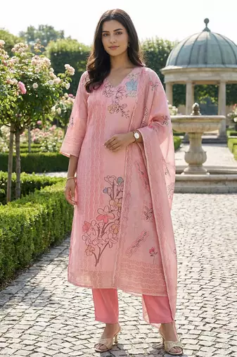 Women Floral Printed Regular Kurta with Trousers & With Dupatta