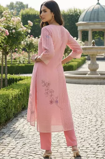 Women Floral Printed Regular Kurta with Trousers & With Dupatta