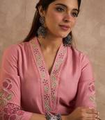 Women Floral Embroidered Kurta with Trousers
