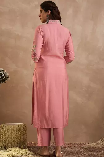 Women Floral Embroidered Kurta with Trousers
