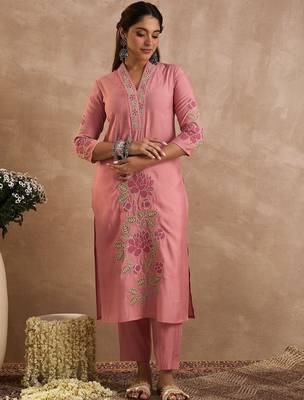 Women Floral Embroidered Kurta with Trousers 5