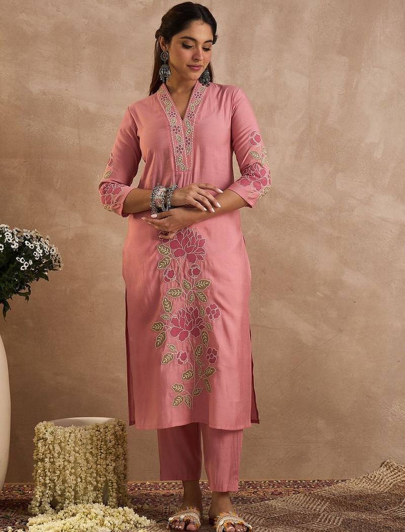 Women Floral Embroidered Kurta with Trousers