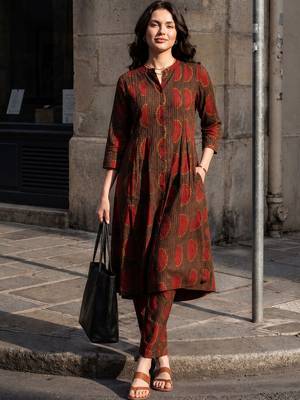 Women Ethnic Motifs Printed Regular  Cotton Kurta with Trousers 1