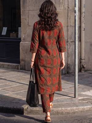 Women Ethnic Motifs Printed Regular  Cotton Kurta with Trousers 4