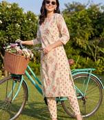 Women Floral Printed Regular  Cotton Kurta with Trousers
