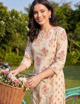 Women Floral Printed Regular  Cotton Kurta with Trousers 2