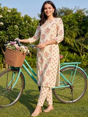 Women Floral Printed Regular  Cotton Kurta with Trousers 6