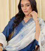 Women Floral Embroidered Regular Thread Work Kurta with Trousers & With Dupatta