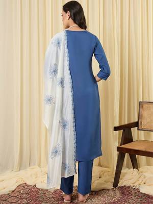 Women Floral Embroidered Regular Thread Work Kurta with Trousers & With Dupatta 3