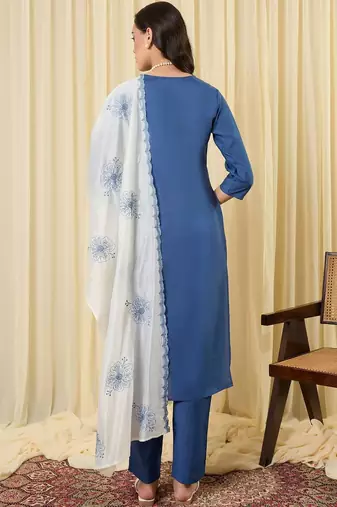 Women Floral Embroidered Regular Thread Work Kurta with Trousers & With Dupatta