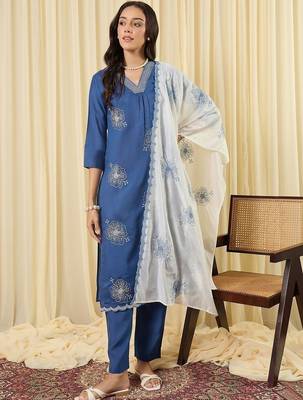 Women Floral Embroidered Regular Thread Work Kurta with Trousers & With Dupatta 4