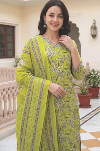 Women Floral Printed Regular  Cotton Kurta with Trousers & With Dupatta