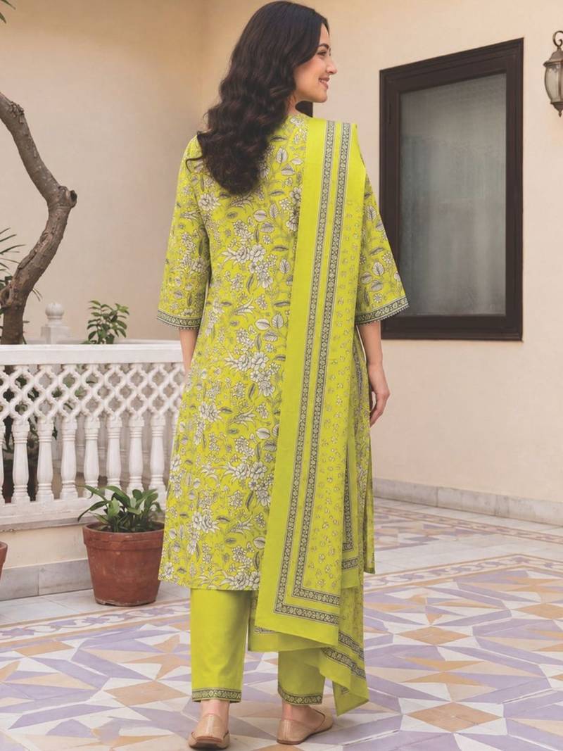 Women Floral Printed Regular  Cotton Kurta with Trousers & With Dupatta