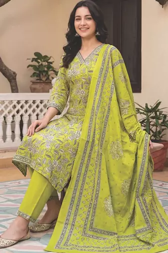 Women Floral Printed Regular  Cotton Kurta with Trousers & With Dupatta
