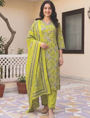 Women Floral Printed Regular  Cotton Kurta with Trousers & With Dupatta 6