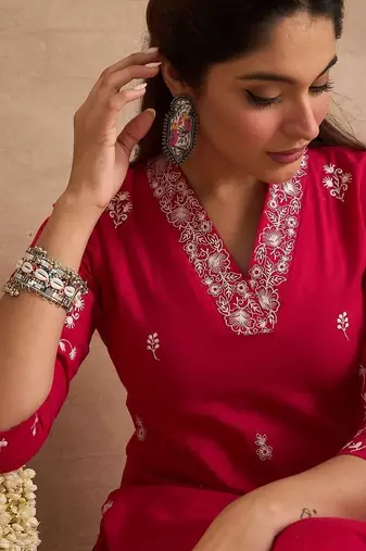 Women Ethnic Motifs Embroidered Cotton Kurta with Trousers