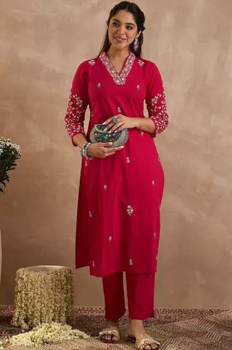 Women Ethnic Motifs Embroidered Cotton Kurta with Trousers