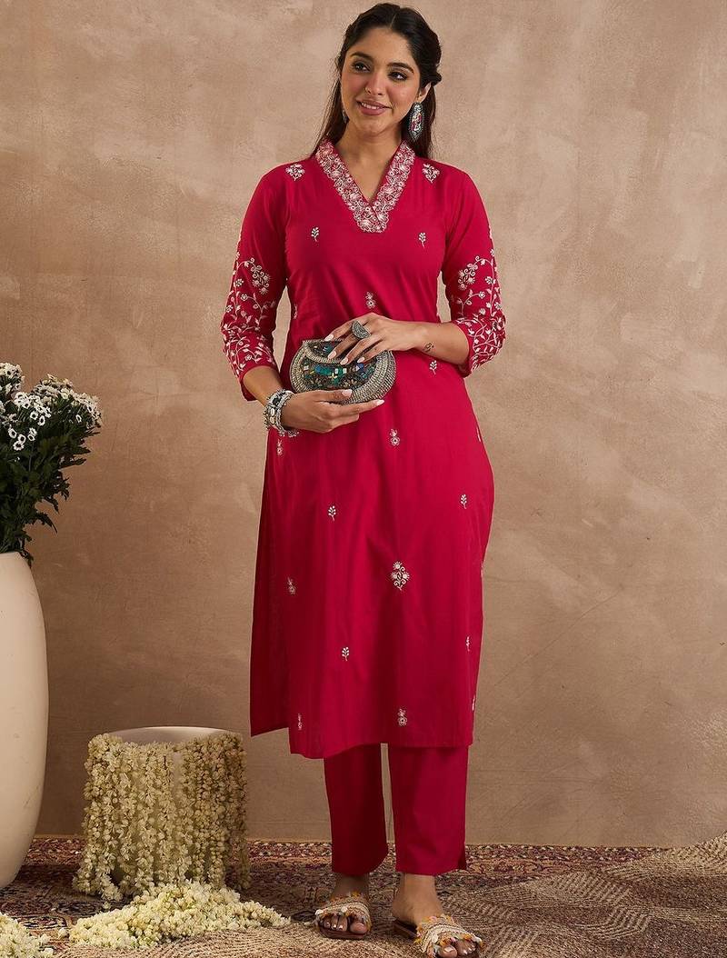 Women Ethnic Motifs Embroidered Cotton Kurta with Trousers