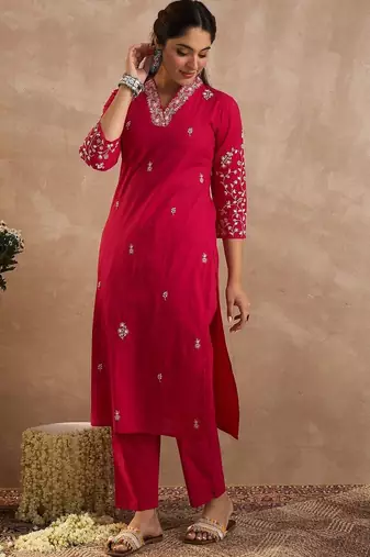 Women Ethnic Motifs Embroidered Cotton Kurta with Trousers