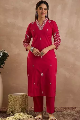 Women Ethnic Motifs Embroidered Cotton Kurta with Trousers