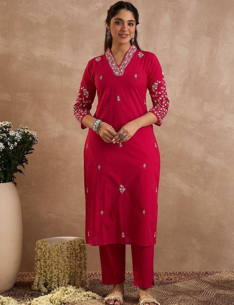 Women Ethnic Motifs Embroidered Cotton Kurta with Trousers