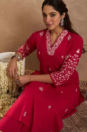 Women Ethnic Motifs Embroidered Cotton Kurta with Trousers