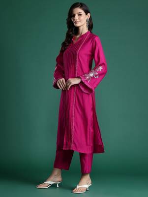 Embroidered Panelled Kurta with Trousers 5