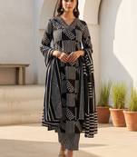 Women Printed Regular  Cotton Kurta with Trousers & With Dupatta